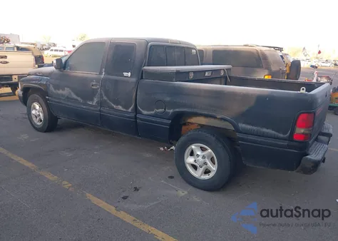 1997 Dodge Ram 1500 z USA, uszkodzony, nr VIN 387HC13Y5VG729244